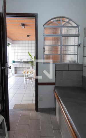 Casa à venda com 375m², 3 quartos e 4 vagas Casa à venda com 375m², 3 quartos e 4 vagasQuarto de Serviço