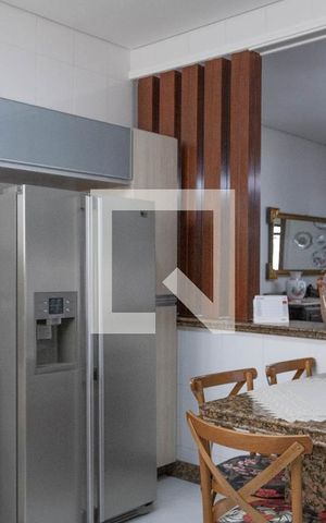 Casa à venda com 375m², 3 quartos e 4 vagas Casa à venda com 375m², 3 quartos e 4 vagasCozinha