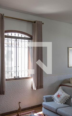 Casa à venda com 375m², 3 quartos e 4 vagas Casa à venda com 375m², 3 quartos e 4 vagasSala