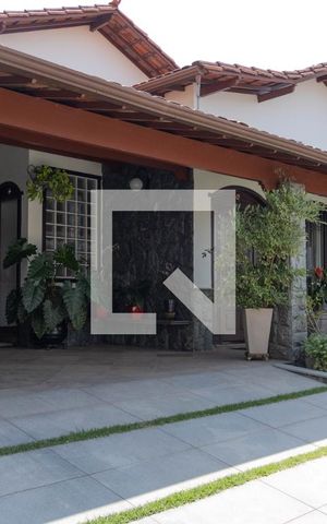 Casa à venda com 375m², 3 quartos e 4 vagas Casa à venda com 375m², 3 quartos e 4 vagasFachada