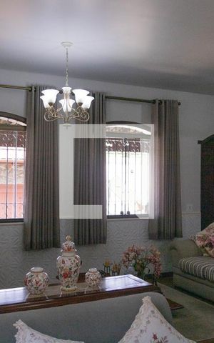 Casa à venda com 375m², 3 quartos e 4 vagas Casa à venda com 375m², 3 quartos e 4 vagasSala