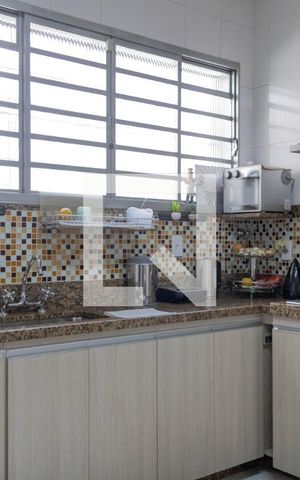 Casa à venda com 375m², 3 quartos e 4 vagas Casa à venda com 375m², 3 quartos e 4 vagasCozinha