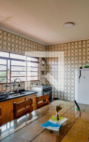 Casa à venda com 250m², 3 quartos e 2 vagas Casa à venda com 250m², 3 quartos e 2 vagasCozinha