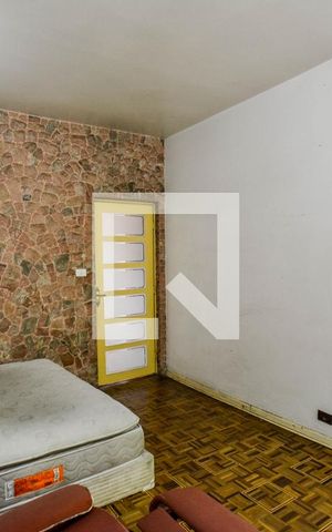 Casa à venda com 250m², 3 quartos e 2 vagas Casa à venda com 250m², 3 quartos e 2 vagasSala
