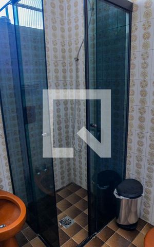 Casa à venda com 250m², 3 quartos e 2 vagas Casa à venda com 250m², 3 quartos e 2 vagasBanheiro Social