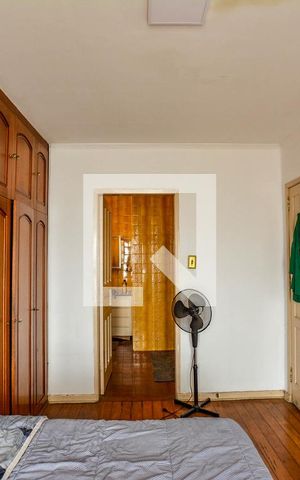 Casa à venda com 250m², 3 quartos e 2 vagas Casa à venda com 250m², 3 quartos e 2 vagasQuarto Suíte