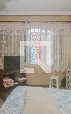 Casa à venda com 411m², 5 quartos e 4 vagas Casa à venda com 411m², 5 quartos e 4 vagasQuarto 6