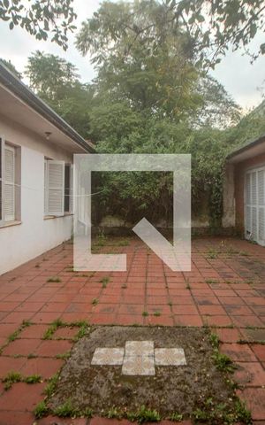 Casa à venda com 411m², 5 quartos e 4 vagas Casa à venda com 411m², 5 quartos e 4 vagasPátio