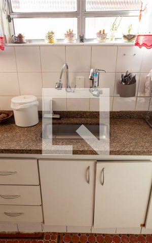 Casa à venda com 240m², 5 quartos e 3 vagas Casa à venda com 240m², 5 quartos e 3 vagasCasa 2 - Cozinha