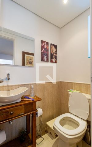 Casa à venda com 240m², 5 quartos e 3 vagas Casa à venda com 240m², 5 quartos e 3 vagasLavabo