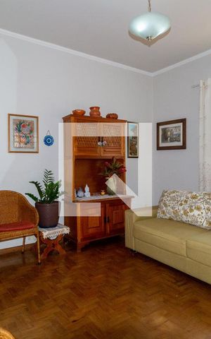 Casa à venda com 240m², 5 quartos e 3 vagas Casa à venda com 240m², 5 quartos e 3 vagasCasa 2 - Sala