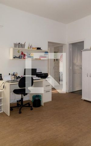 Casa à venda com 240m², 5 quartos e 3 vagas Casa à venda com 240m², 5 quartos e 3 vagasEscritório
