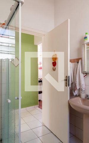 Casa à venda com 240m², 5 quartos e 3 vagas Casa à venda com 240m², 5 quartos e 3 vagasCasa 2 - Banheiro