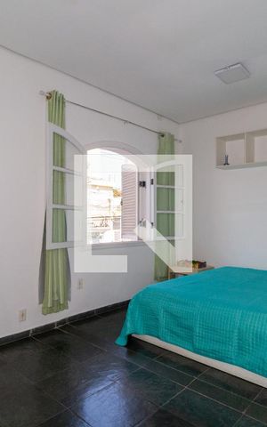 Casa à venda com 240m², 5 quartos e 3 vagas Casa à venda com 240m², 5 quartos e 3 vagasQuarto 2