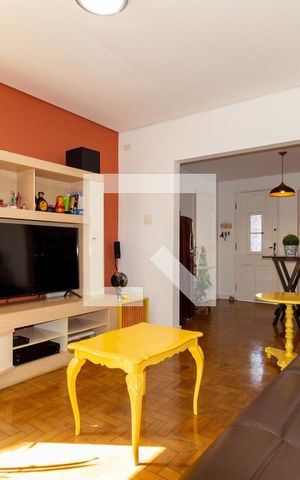 Casa à venda com 240m², 5 quartos e 3 vagas Casa à venda com 240m², 5 quartos e 3 vagasSala de TV