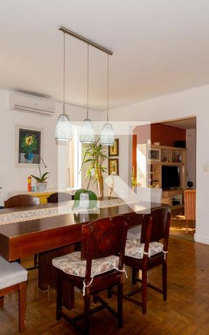Casa à venda com 240m², 5 quartos e 3 vagas Casa à venda com 240m², 5 quartos e 3 vagasSala de Jantar