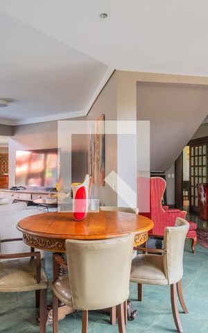 Casa de condomínio para alugar com 1400m², 8 quartos e 4 vagas Casa de condomínio para alugar com 1400m², 8 quartos e 4 vagasSala