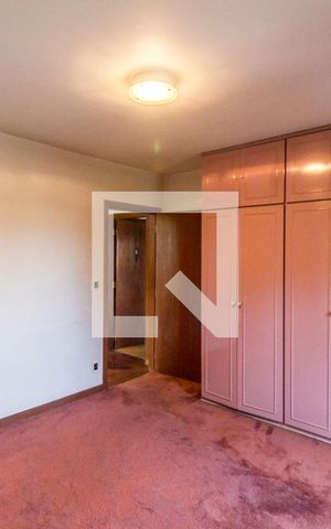 Casa de condomínio à venda com 651m², 4 quartos e 6 vagas Casa de condomínio à venda com 651m², 4 quartos e 6 vagasQuarto 2