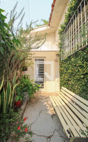 Casa à venda com 367m², 2 quartos e 2 vagas Casa à venda com 367m², 2 quartos e 2 vagasVista da Sala de Estar