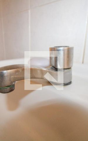 Casa à venda com 367m², 2 quartos e 2 vagas Casa à venda com 367m², 2 quartos e 2 vagasBanheiro de Serviço