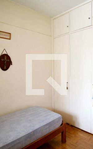Casa à venda com 300m², 5 quartos e 4 vagas Casa à venda com 300m², 5 quartos e 4 vagasQuarto 3