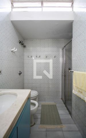 Casa à venda com 300m², 5 quartos e 4 vagas Casa à venda com 300m², 5 quartos e 4 vagasBanheiro Social 2
