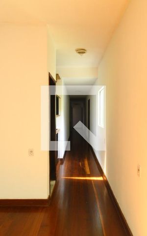 Casa à venda com 410m², 4 quartos e 5 vagasSala