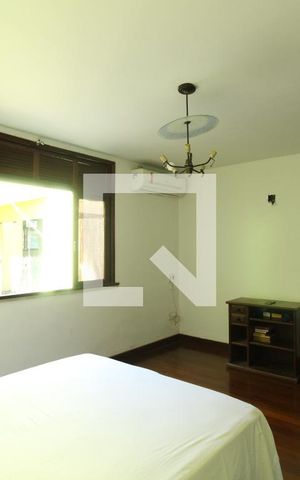 Casa à venda com 410m², 4 quartos e 5 vagasSuíte
