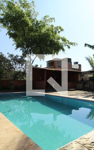 Casa à venda com 410m², 4 quartos e 5 vagasQuintal - Piscina/churrasqueira