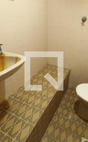 Casa à venda com 410m², 4 quartos e 5 vagasDependência - Banheiro