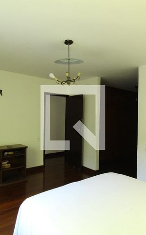 Casa à venda com 410m², 4 quartos e 5 vagasSuíte