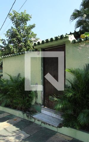 Casa à venda com 410m², 4 quartos e 5 vagasFachada