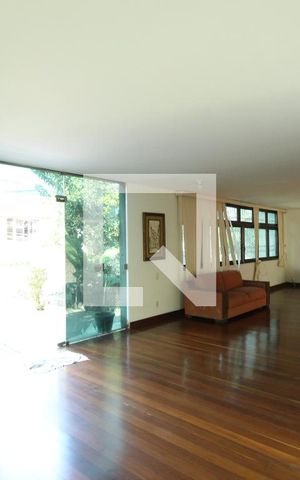 Casa à venda com 410m², 4 quartos e 5 vagasSala