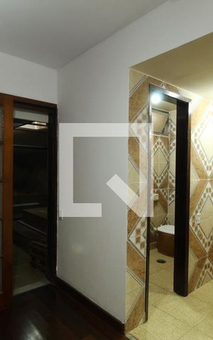 Casa à venda com 410m², 4 quartos e 5 vagasSuíte - Closet/banheiro/banheira