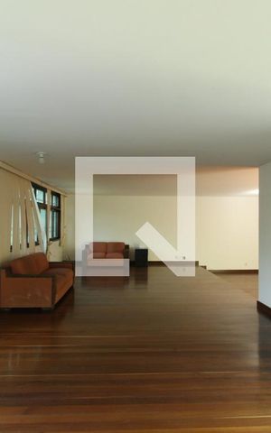 Casa à venda com 410m², 4 quartos e 5 vagasSala
