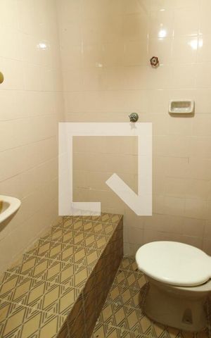 Casa à venda com 410m², 4 quartos e 5 vagasDependência - Banheiro