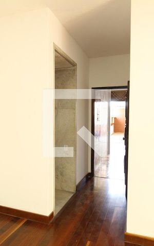 Casa à venda com 410m², 4 quartos e 5 vagasSala