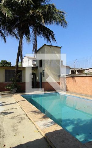 Casa à venda com 410m², 4 quartos e 5 vagasQuintal - Piscina