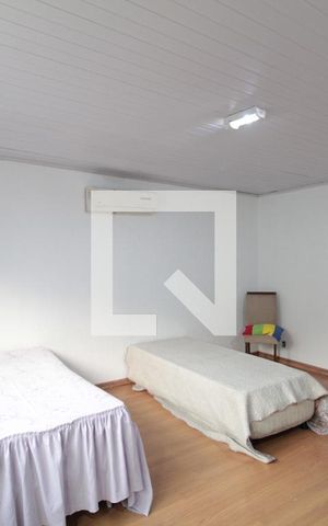 Casa à venda com 200m², 6 quartos e 2 vagasCasa 2 | Quarto 1