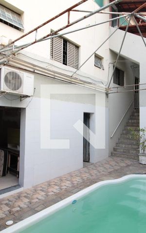 Casa à venda com 200m², 6 quartos e 2 vagasPiscina