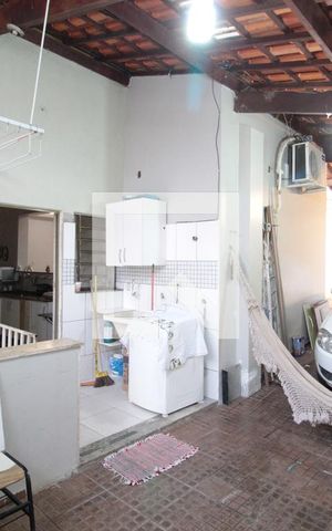 Casa à venda com 200m², 6 quartos e 2 vagasArea de Serviço