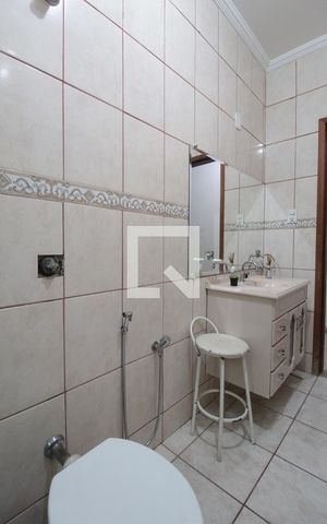 Casa à venda com 200m², 6 quartos e 2 vagasBanheiro Social