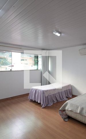 Casa à venda com 200m², 6 quartos e 2 vagasCasa 2 | Quarto 1
