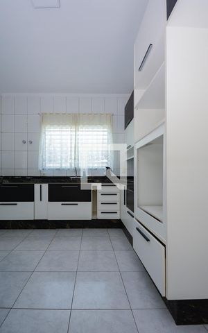 Casa à venda com 210m², 4 quartos e 5 vagasCozinha - Armários