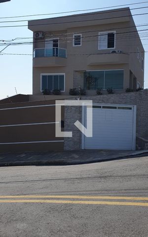 Casa à venda com 210m², 4 quartos e 5 vagasFachada