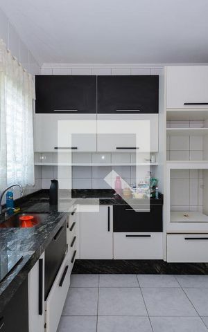 Casa à venda com 210m², 4 quartos e 5 vagasCozinha - Armários