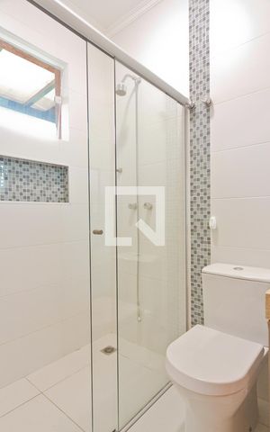 Casa à venda com 400m², 3 quartos e 9 vagas Casa à venda com 400m², 3 quartos e 9 vagasBanheiro da Suíte 2