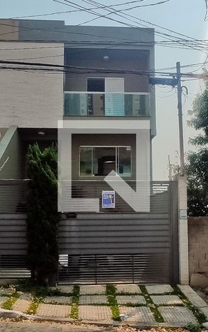 Casa à venda com 400m², 3 quartos e 9 vagas Casa à venda com 400m², 3 quartos e 9 vagasFachada + Placa