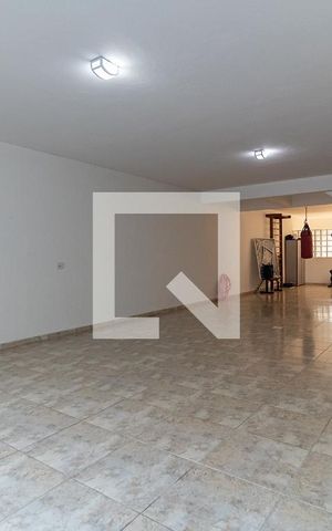Casa à venda com 300m², 3 quartos e 5 vagas Casa à venda com 300m², 3 quartos e 5 vagasGaragem