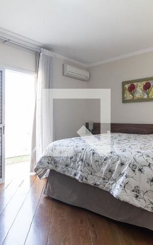 Casa à venda com 300m², 3 quartos e 5 vagas Casa à venda com 300m², 3 quartos e 5 vagasSuíte 1